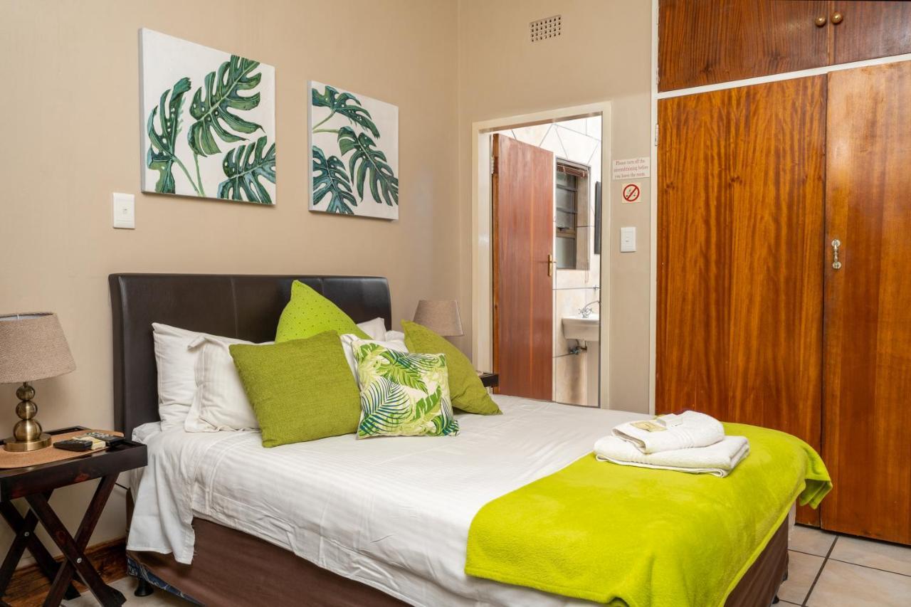 Riverbank Lodge Upington Bagian luar foto