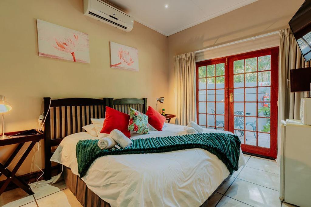 Riverbank Lodge Upington Bagian luar foto