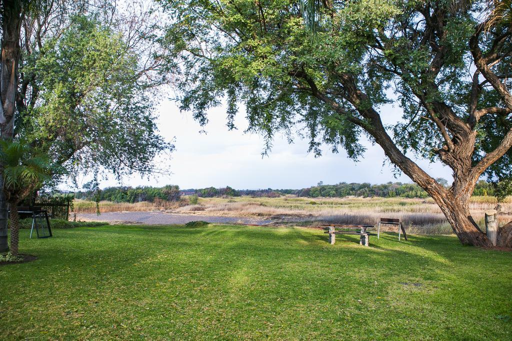 Riverbank Lodge Upington Bagian luar foto